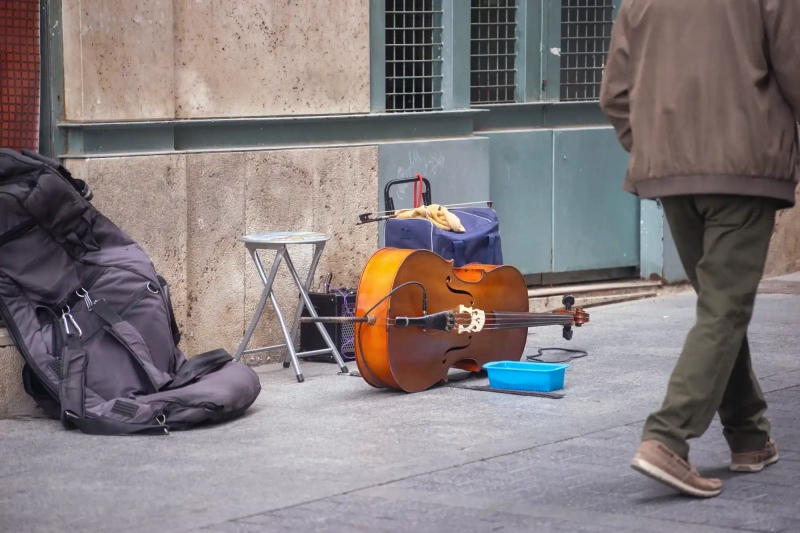 Street musician in Teruel