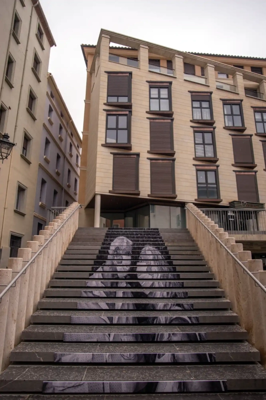 Covid optical illusion