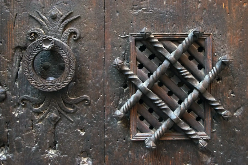 Metal door decoration in Albarracin