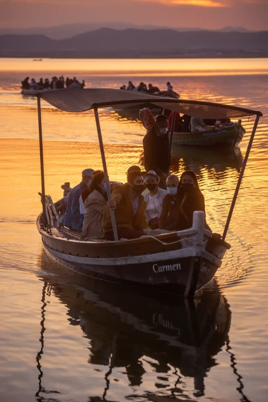 Albufera boat tour during sunset