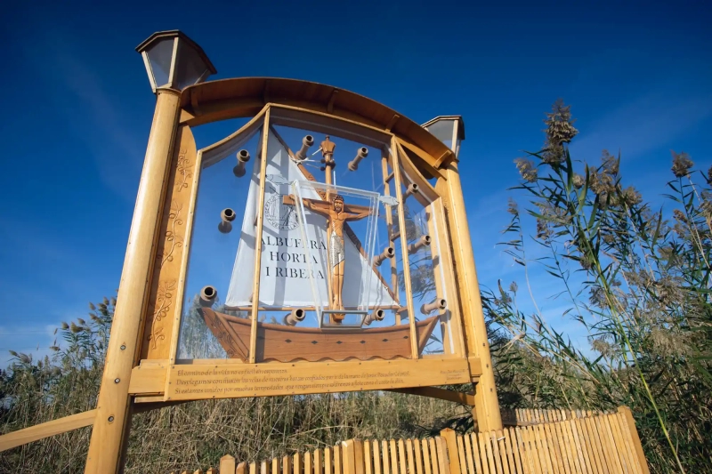 Religion boat at the Albufera Lake