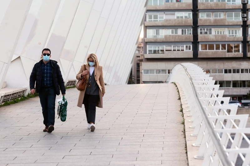 People on a Calatrava Bridge