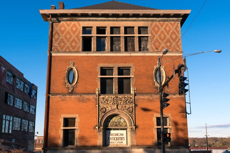 La Gonda Building in Springfield