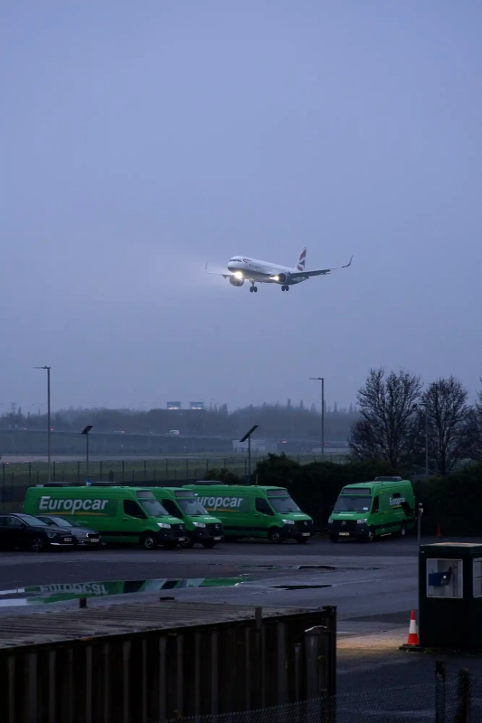 Landing Approach Terminal 5
