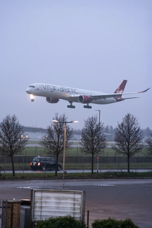 Virgin Atlantic Landing at Heathrow