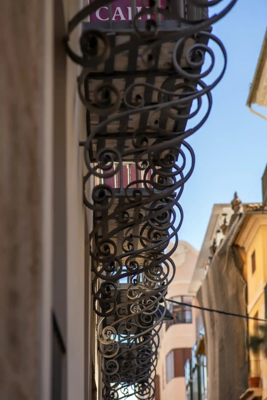 Curled metal Balcony Support