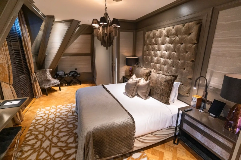 5 Star Suite Only Hotel bedroom