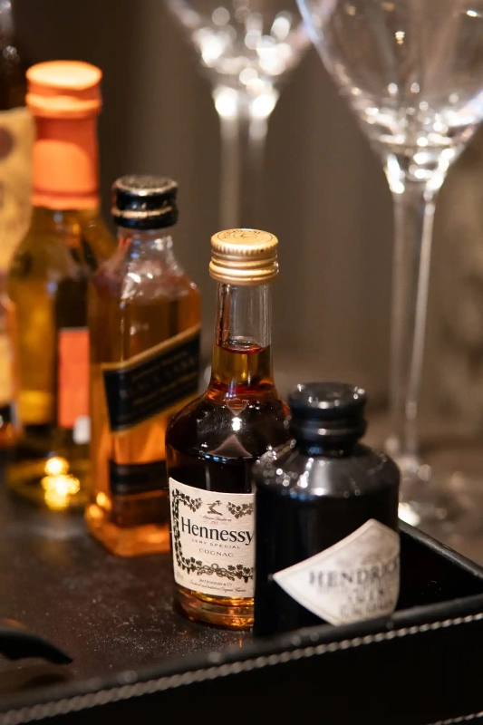 Henny mini bar