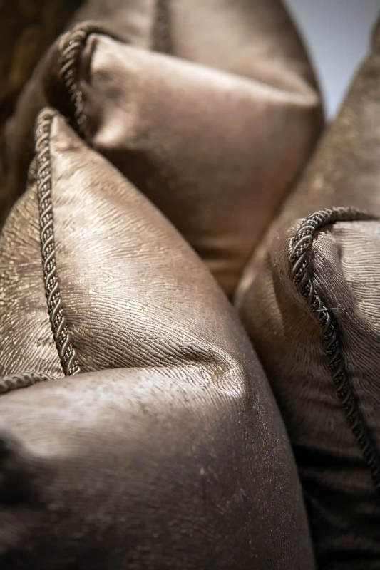 Pillow folds